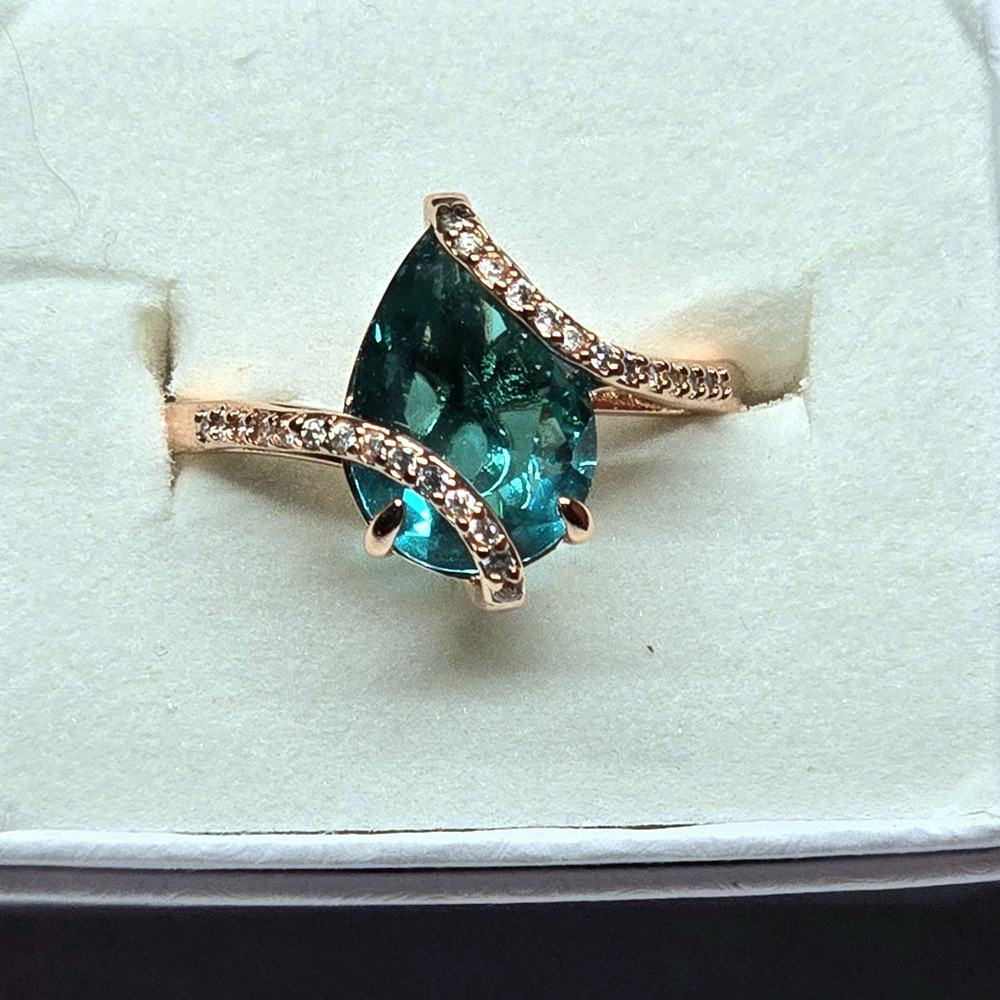 Elegant Teardrop Blue and Gold Ring